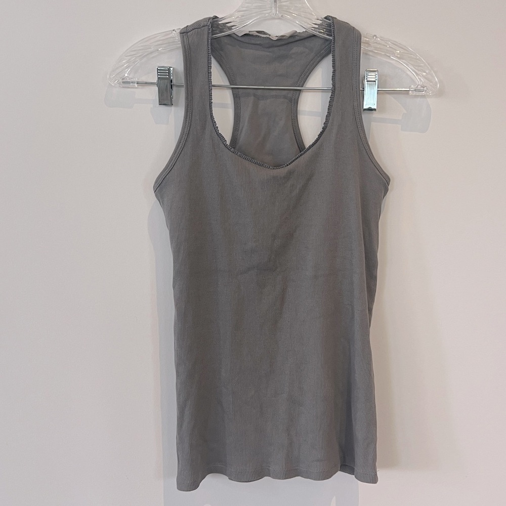 Athleta Ribbed Sleeveless Racerback Tank Top shirt. Ruffle neckline. gray size M